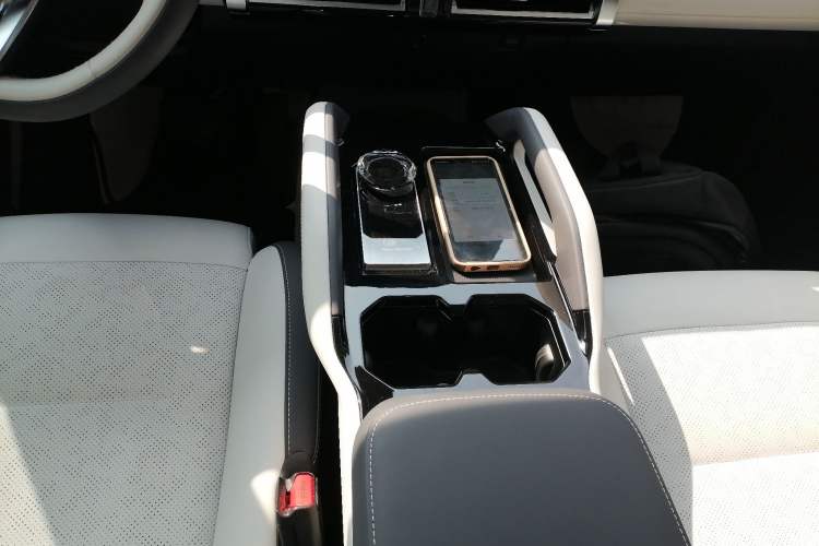 Used iCAR 03 2024 501km Two-Wheel Drive Long-Range Yuechao Edition Gear Lever