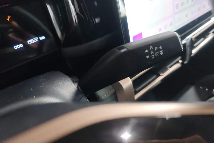 Used iCAR 03 2024 401km Two-Wheel Drive Standard Advanced Version Gear Lever