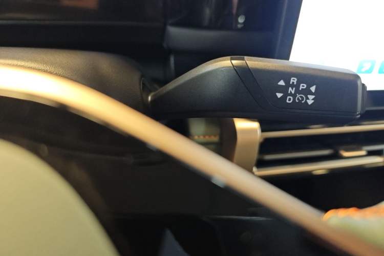 Used iCAR 03 2024 401km Two-Wheel Drive Standard Advanced Version Gear Lever