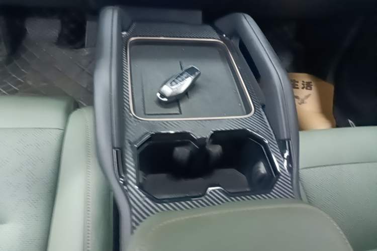 Used iCAR 03 2024 501km Two-Wheel Drive Long-Range Version Gear Lever