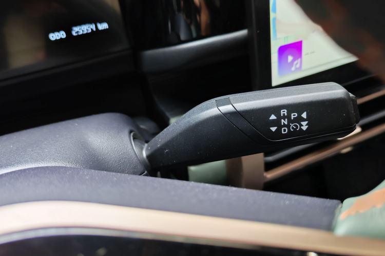 Used iCAR 03 2024 501km Two-Wheel Drive Long-Range Version Gear Lever
