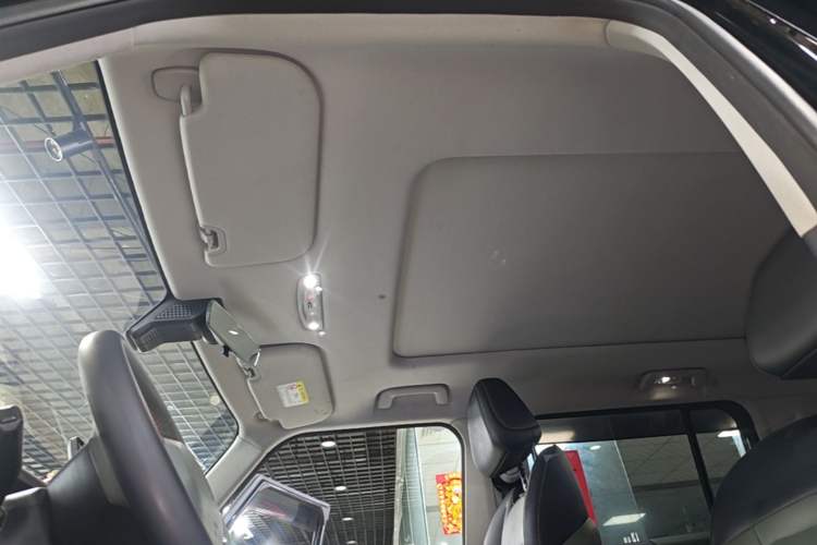 Used iCAR 03 2024 472km Four-Wheel Drive Long-Range Version Headliner