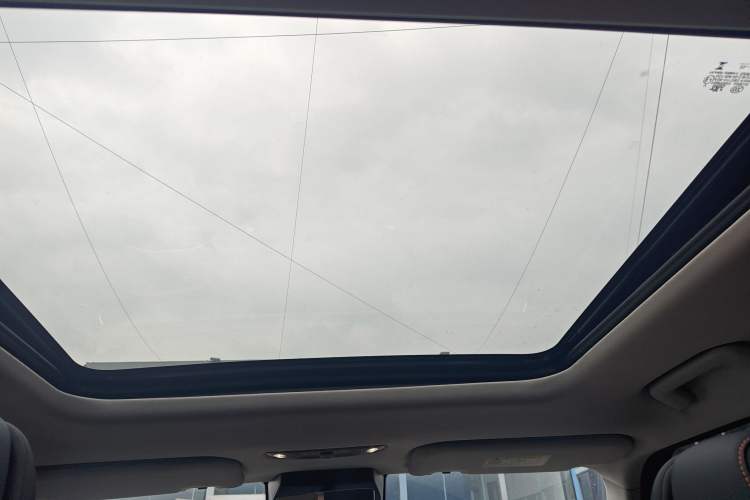 Used iCAR 03 2024 472km Four-Wheel Drive Long-Range Intelligent Advanced Version Headliner