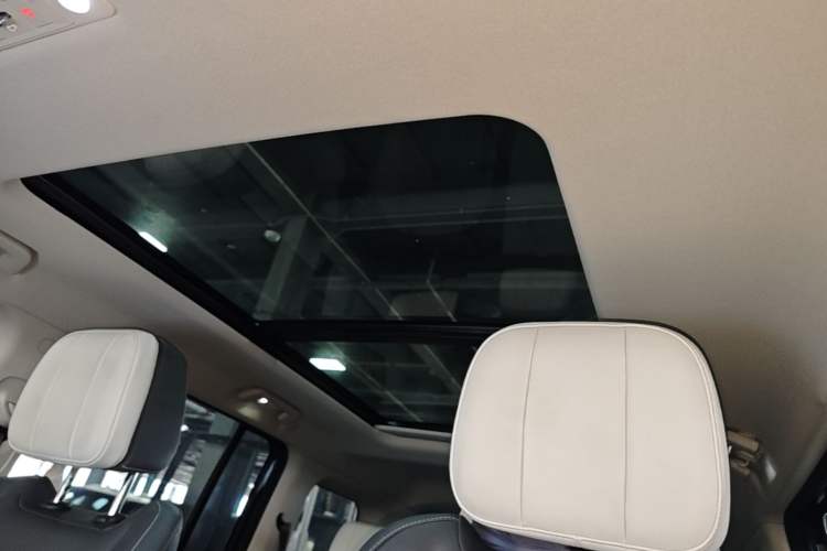 Used iCAR 03 2024 472km Four-Wheel Drive Long-Range Intelligent Advanced Version Headliner