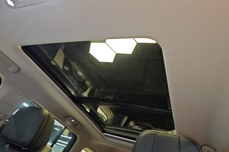 Used iCAR 03 2024 401km Two-Wheel Drive Standard Advanced Version Headliner