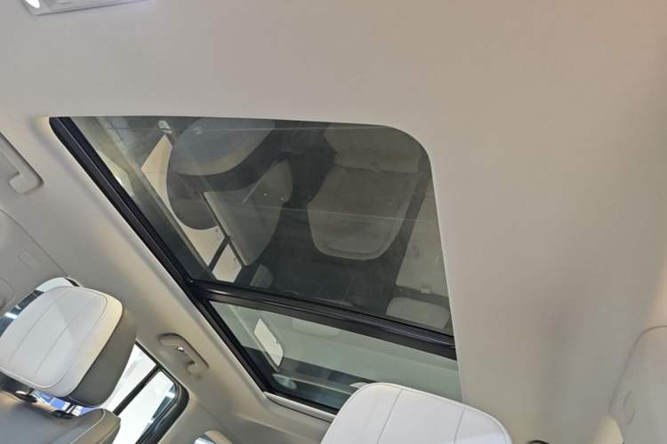 Used iCAR 03 2024 501km Four-wheel Drive Long-Range Advanced Version Headliner