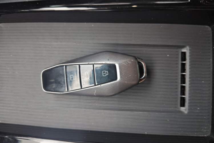 Used iCAR 03 2024 472km Four-Wheel Drive Long-Range Intelligent Advanced Version Interior 1