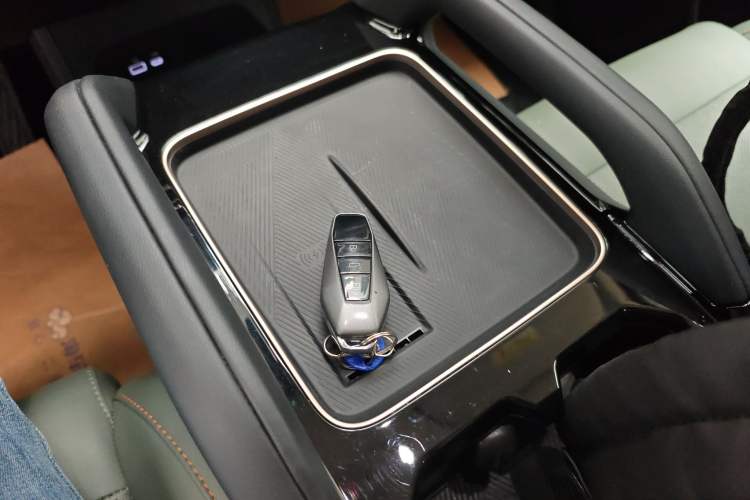 Used iCAR 03  Interior 1