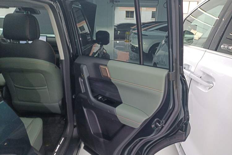 Used iCAR 03  Interior 6