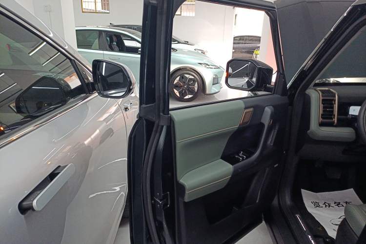 Used iCAR 03  Interior 7