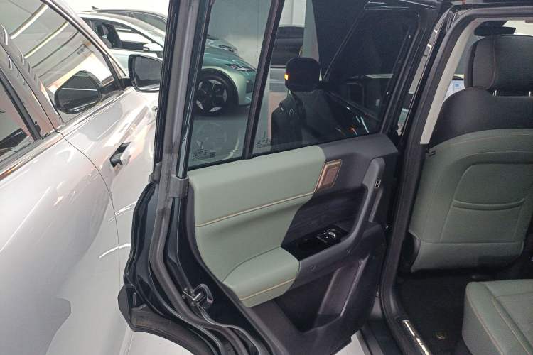 Used iCAR 03  Interior 8