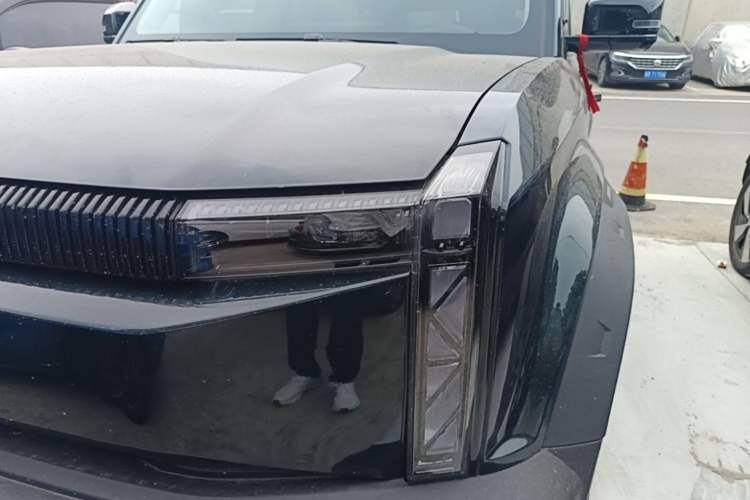 Used iCAR 03 2024 472km Four-Wheel Drive Long-Range Smart Enjoyment Version Left Front Headlight