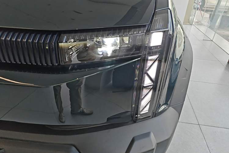 Used iCAR 03 2024 501km Two-Wheel Drive Long-Range Version Left Front Headlight