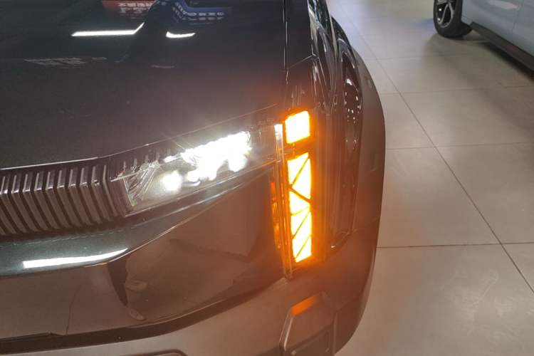 Used iCAR 03 2024 401km Two-Wheel Drive Standard Edition Left Front Headlight