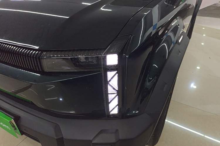Used iCAR 03 2024 501km Two-Wheel Drive Long-Range Version Left Front Headlight