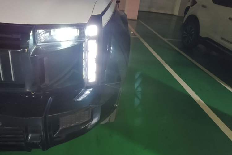 Used iCAR 03 2024 501km Range Two-Wheel Drive Long-Range Smart Trend Edition Left Front Headlight