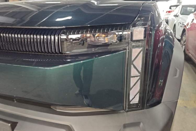Used iCAR 03 2024 472km Four-Wheel Drive Long-Range Intelligent Advanced Version Left Front Headlight