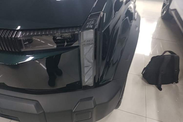Used iCAR 03 2024 501km Four-wheel Drive Long-Range Advanced Version Left Front Headlight