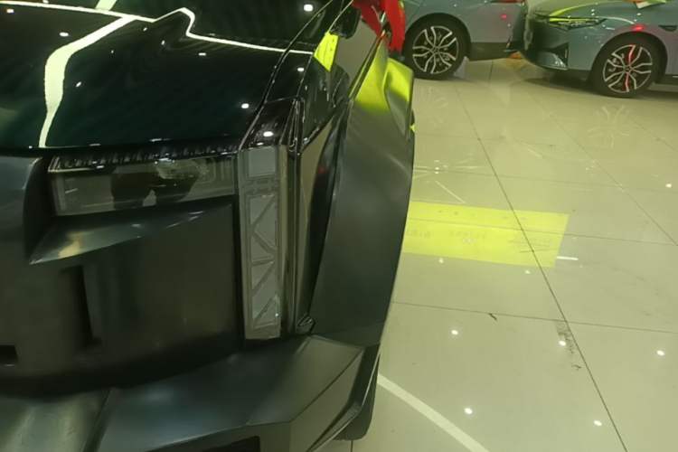 Used iCAR 03 2024 501km Four-wheel Drive Long-Range Advanced Version Left Front Headlight