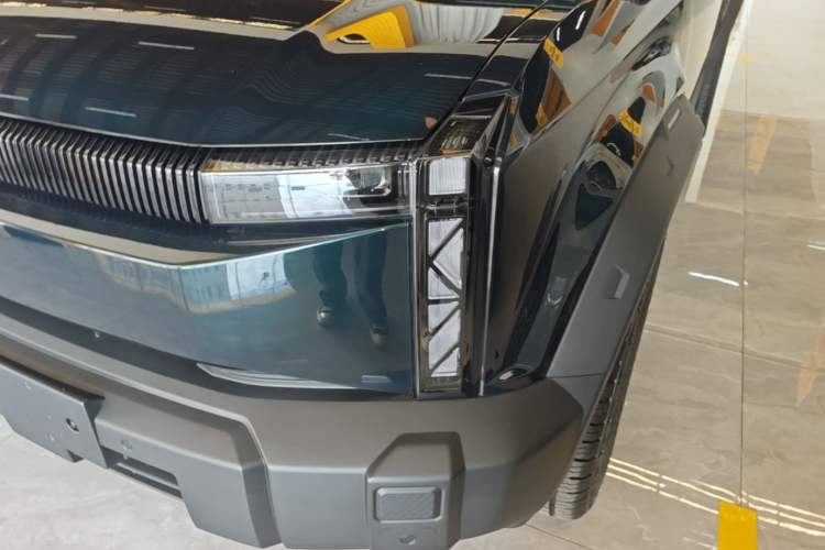 Used iCAR 03 2024 501km Four-wheel Drive Long-Range Advanced Version Left Front Headlight