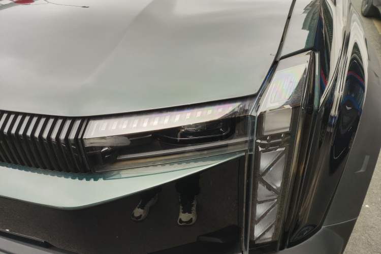 Used iCAR 03 2024 472km Four-Wheel Drive Long-Range Smart Enjoyment Version Left Front Headlight