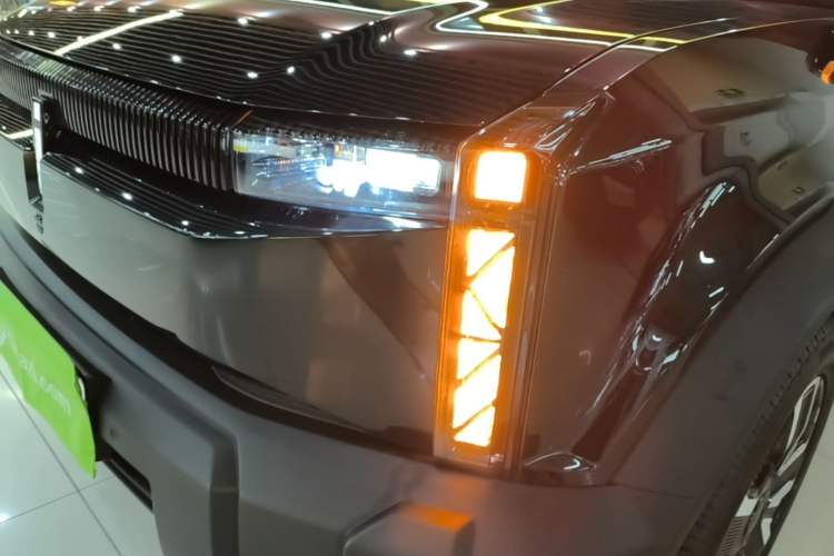 Used iCAR 03 2024 472km Four-Wheel Drive Long-Range Version Left Front Headlight