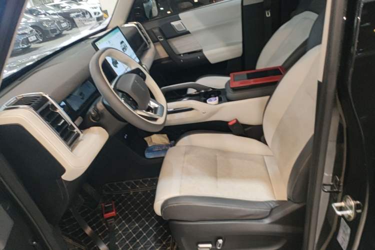 Used iCAR 03 2024 472km Four-Wheel Drive Long-Range Version Left Front Seat