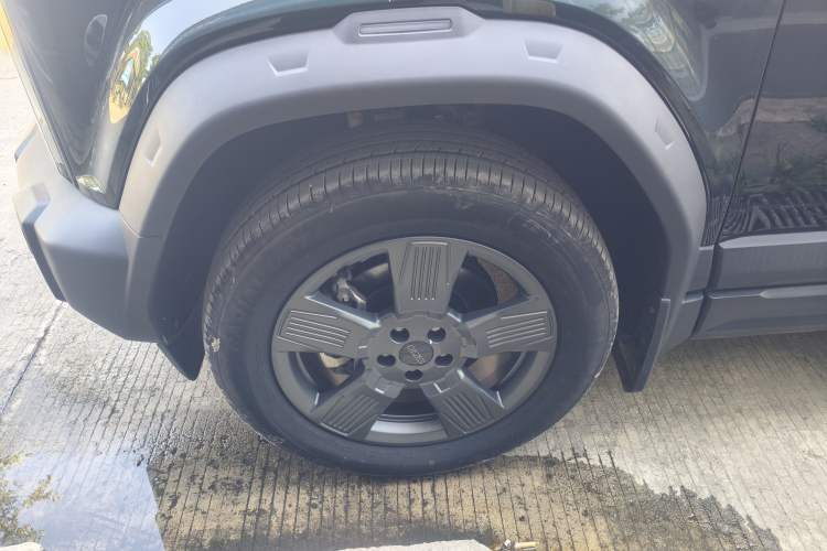 Used iCAR 03 2024 401km Two-Wheel Drive Standard Advanced Version Left Front Wheel Hub