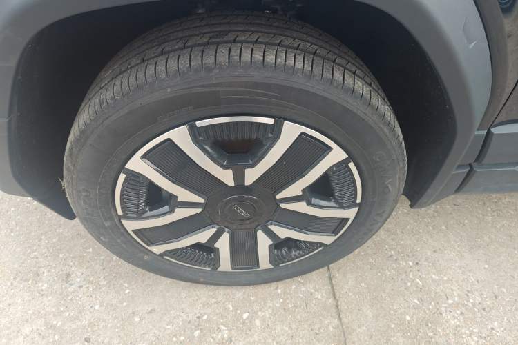 Used iCAR 03 2024 472km Four-Wheel Drive Long-Range Intelligent Advanced Version Left Front Wheel Hub