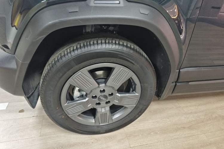 Used iCAR 03 2024 401km Two-Wheel Drive Standard Advanced Version Left Front Wheel Hub