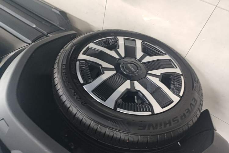 Used iCAR 03 2024 501km Four-wheel Drive Long-Range Advanced Version Left Front Wheel Hub