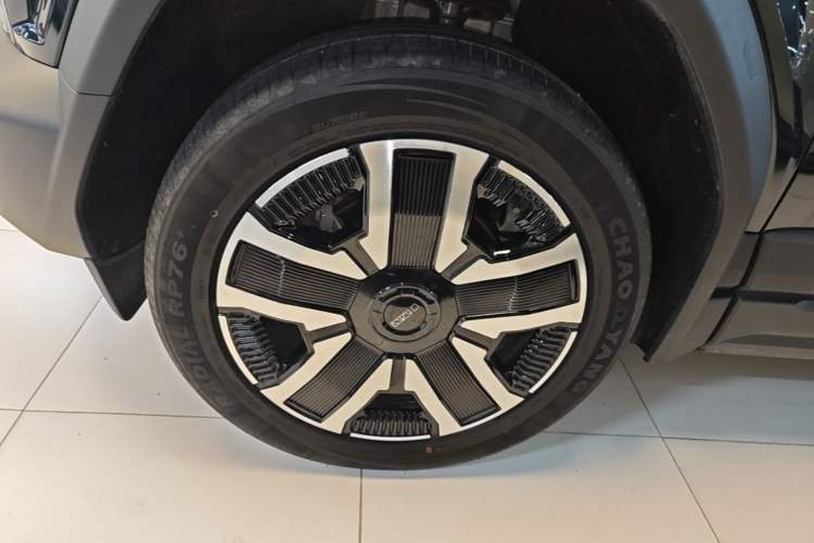 Used iCAR 03 2024 501km Four-wheel Drive Long-Range Advanced Version Left Front Wheel Hub