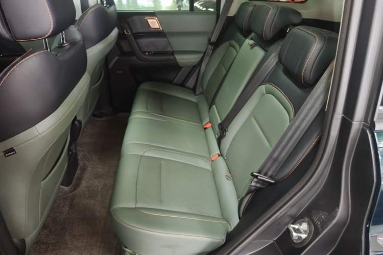 Used iCAR 03 2024 401km Range Two-Wheel Drive Standard Yuechao Version Left Rear Seat
