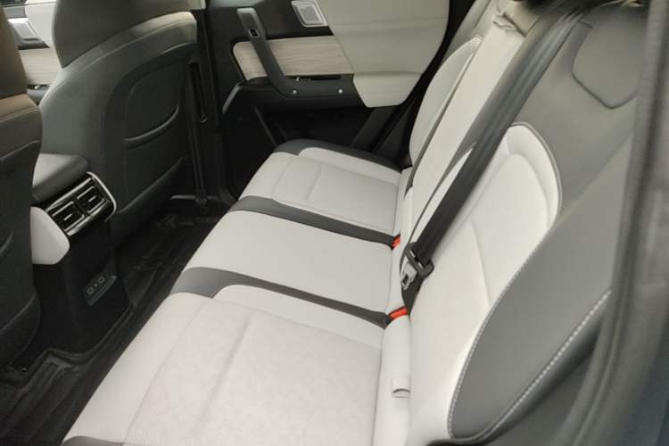 Used iCAR 03 2024 401km Two-Wheel Drive Standard Edition Left Rear Seat