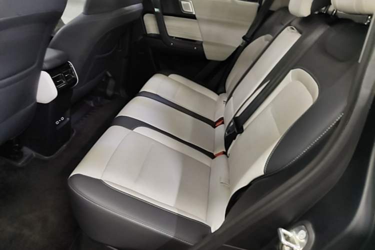 Used iCAR 03 2024 501km Two-Wheel Drive Long-Range Version Left Rear Seat