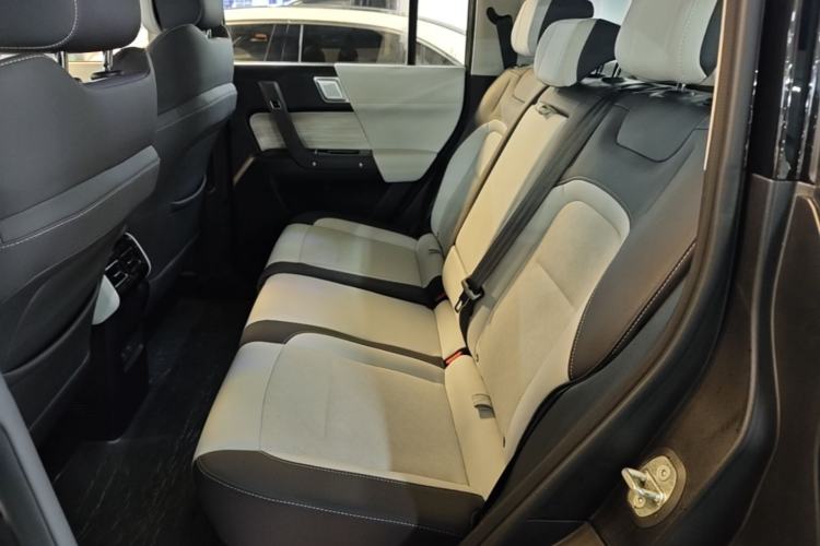Used iCAR 03 2024 501km Four-wheel Drive Long-Range Advanced Version Left Rear Seat