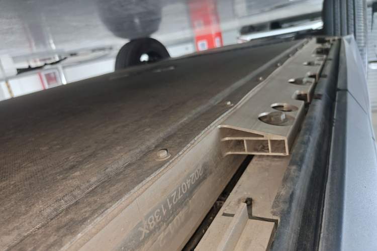 Used iCAR 03 2024 401km Range Two-Wheel Drive Standard Yuechao Version Left Side Sill