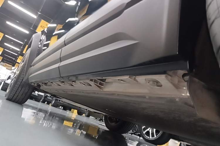 Used iCAR 03 2024 472km Four-Wheel Drive Long-Range Version Left Side Sill