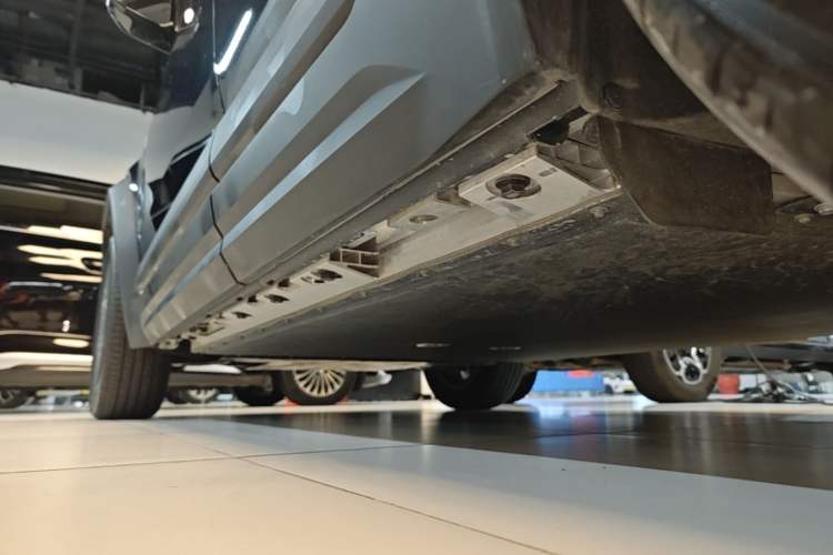 Used iCAR 03 2024 401km Two-Wheel Drive Standard Advanced Version Left Side Sill