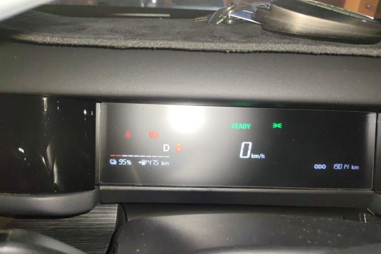 Used iCAR 03 2024 501km Two-Wheel Drive Long-Range Version Odometer Close Up
