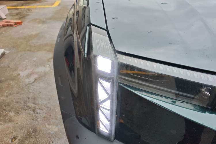 Used iCAR 03 2024 472km Four-Wheel Drive Long-Range Intelligent Advanced Version Right Front Headlight