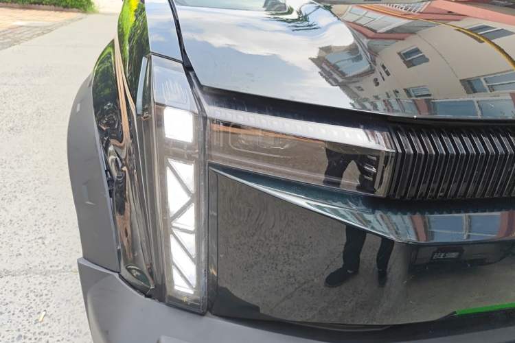 Used iCAR 03 2024 501km Two-Wheel Drive Long-Range Version Right Front Headlight