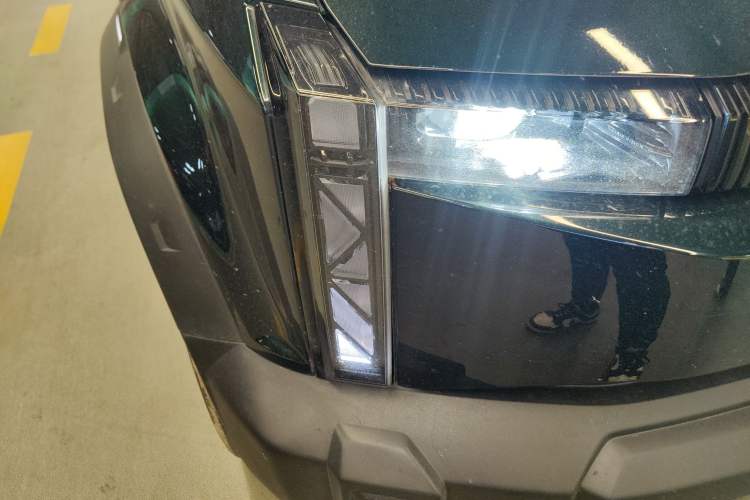 Used iCAR 03 2024 501km Four-wheel Drive Long-Range Advanced Version Right Front Headlight