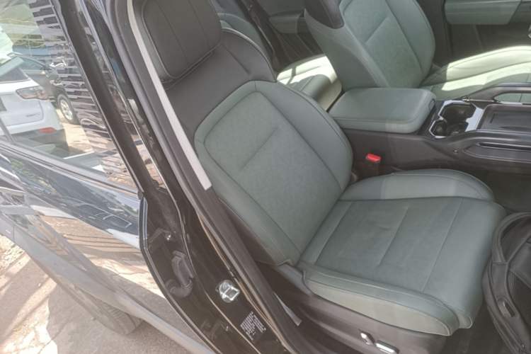 Used iCAR 03 2024 501km Two-Wheel Drive Long-Range Yuechao Edition Right Front Seat