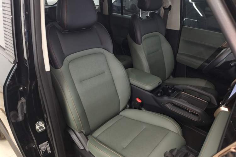 Used iCAR 03 2024 501km Two-Wheel Drive Long-Range Version Right Front Seat