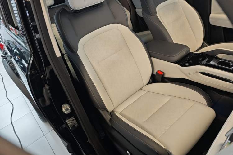 Used iCAR 03 2024 501km Four-wheel Drive Long-Range Advanced Version Right Front Seat