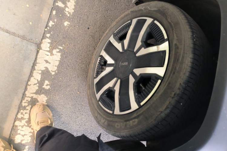 Used iCAR 03 2024 501km Four-wheel Drive Long-Range Advanced Version Right Front Wheel Hub