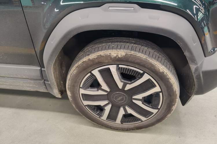 Used iCAR 03 2024 501km Four-wheel Drive Long-Range Advanced Version Right Front Wheel Hub