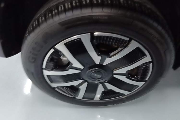 Used iCAR 03 2024 472km Four-Wheel Drive Long-Range Version Right Rear Wheel Hub