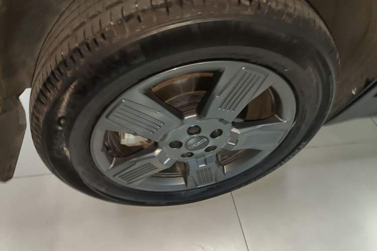 Used iCAR 03 2024 401km Two-Wheel Drive Standard Edition Right Rear Wheel Hub